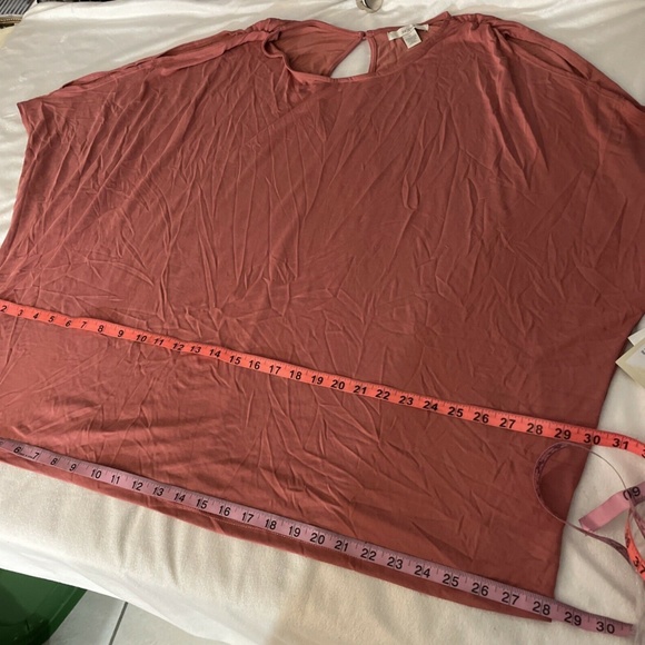 NWT Sejour‎ [ PLUS SZ 2X ] Cutout Sleeve Tee Top in Rust Spice - Picture 5 of 12